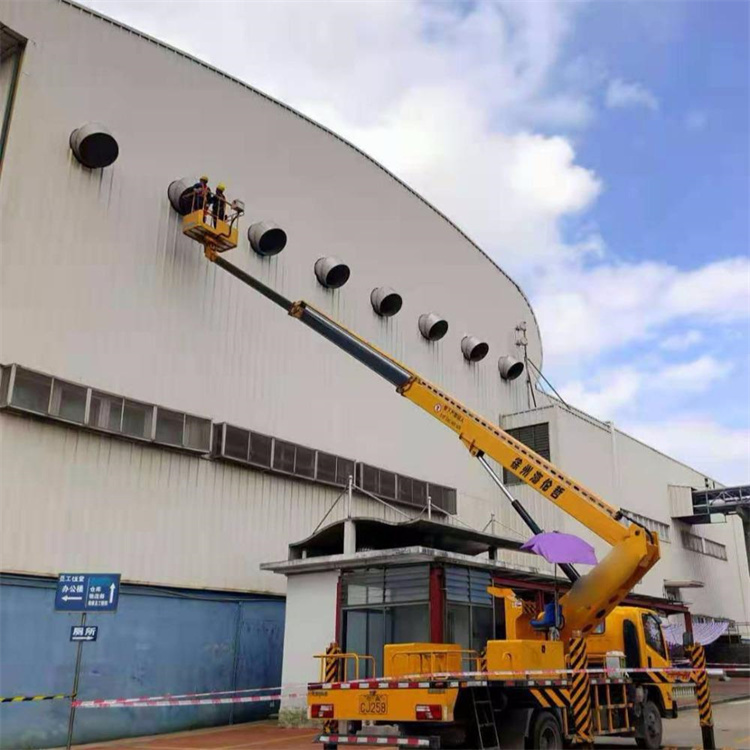 正阳高空作业车出租服务：专业广告牌安装解决方案