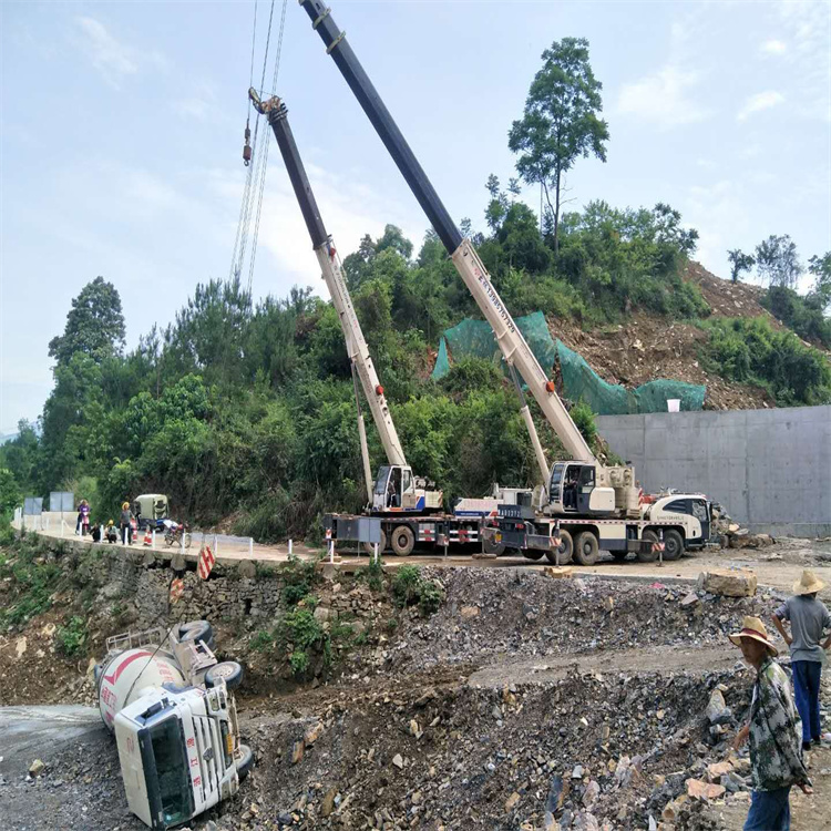 正阳汽车掉沟里叫吊车救援要多少钱